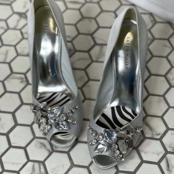 Karen Millen Designer Stiletto Bridal Heels, Silk with Rhinestones Silver party - Picture 9 of 9